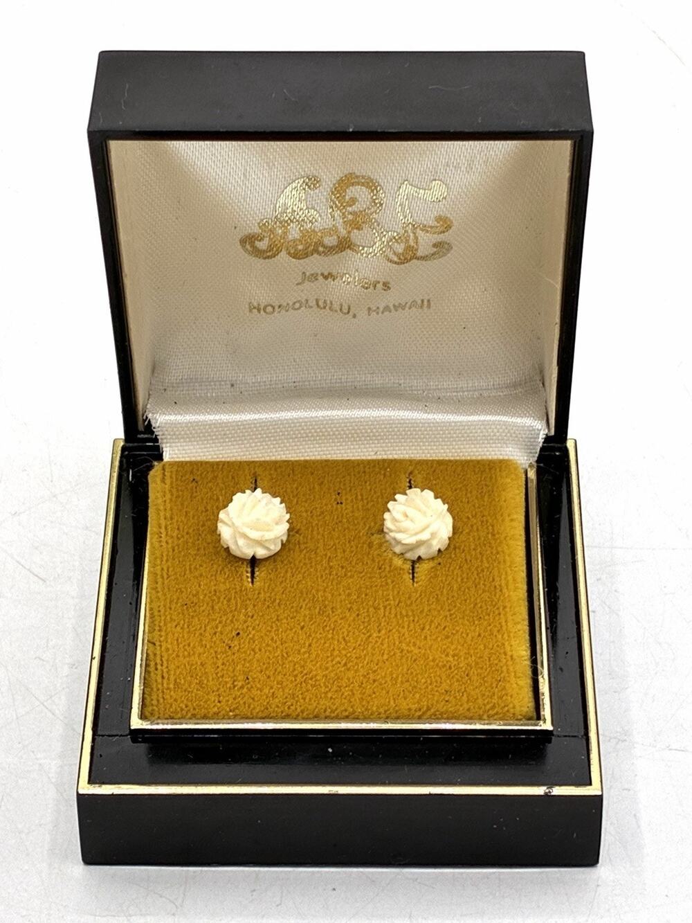 Vintage Hawaii Carved White Rose Stud Earrings Abe Jewelers Honolulu With Box